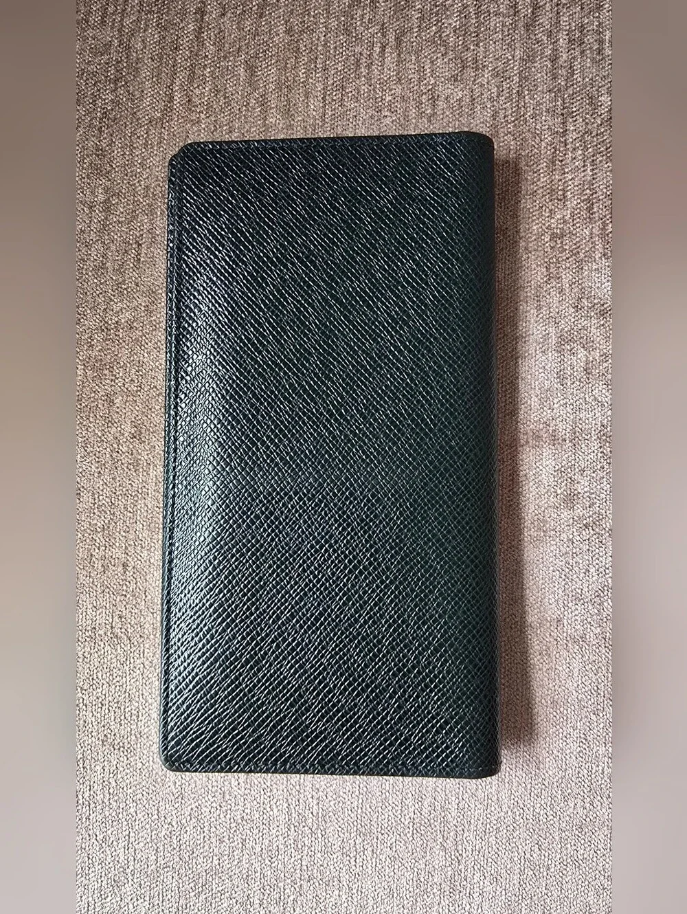 (1770) LOUIS VUITTON Taiga Leather Long Slim Bifold Wallet